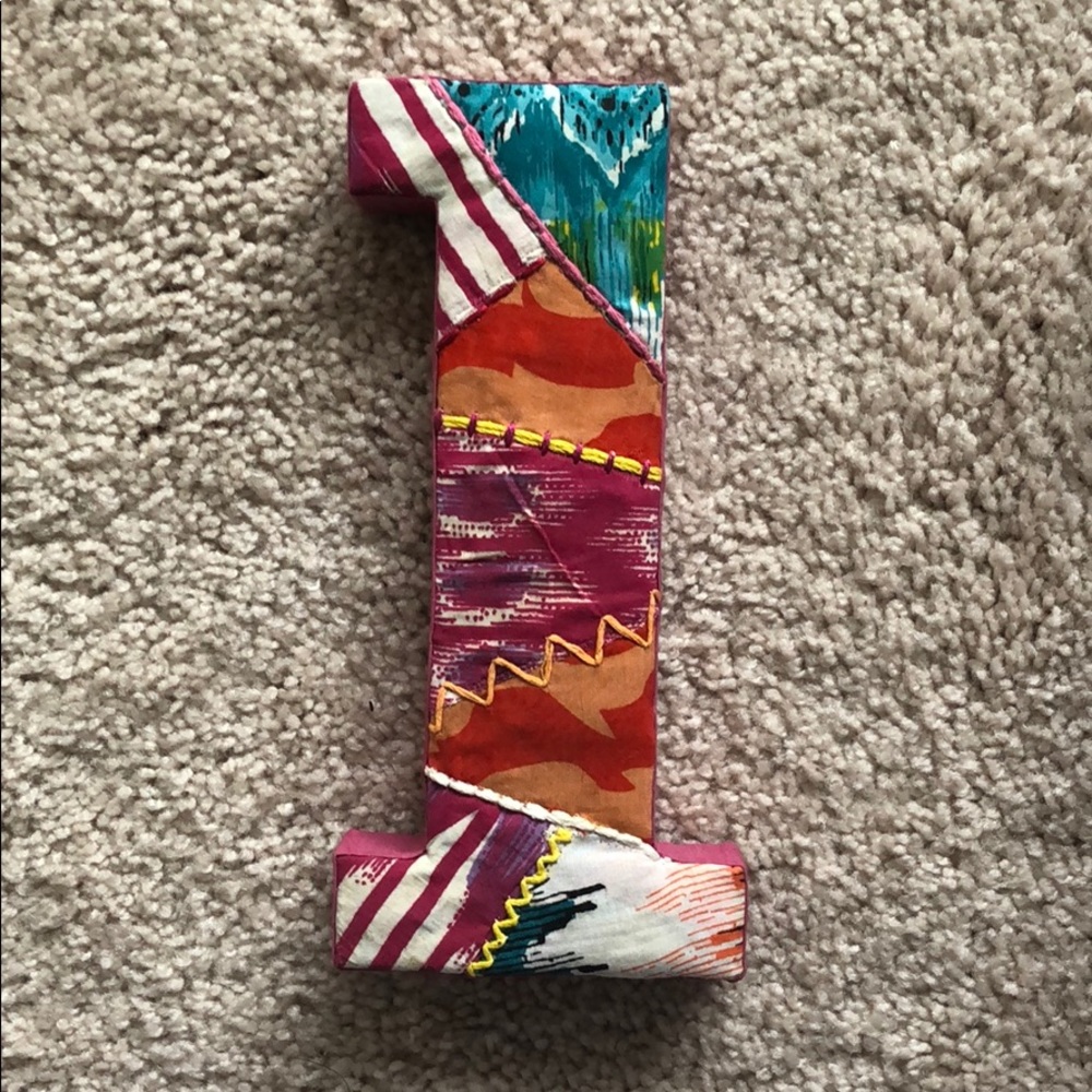Anthropologie Fabric L in good condition!